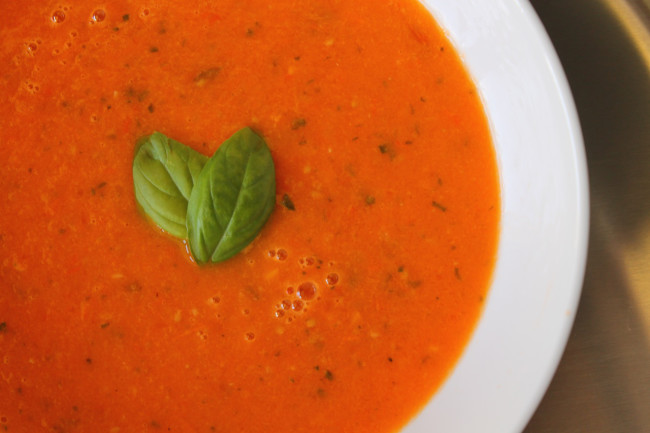 Fresh Tomato Basil Soup – The Yummy Truth